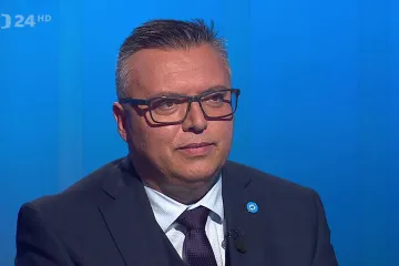 Na summit NATO bych vyslal Babiše kvůli jeho vztahům s USA, řekl Barták