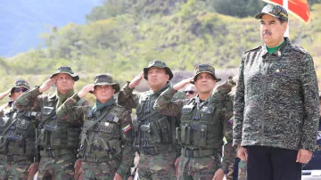 Nicolás Maduro během vojenského cvičení