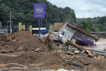 Nejméně čtrnáct lidí připravily o život silné deště v Jižní Koreji