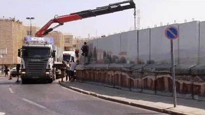 Odstraňování zdi kolem předměstí Gilo