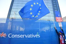 Britští konzervativci jsou na tom v průzkumech nejhůř za šest let