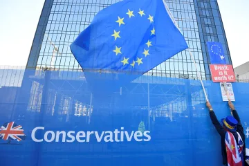 Britští konzervativci jsou na tom v průzkumech nejhůř za šest let