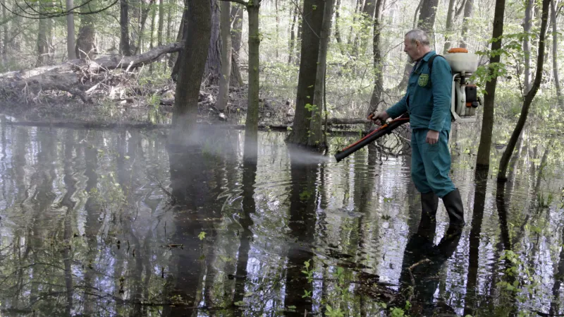 Postřik proti komárům na Břeclavsku v roce 2010