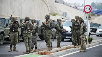 Tisíce Maročanů pronikly do španělského města Ceuta