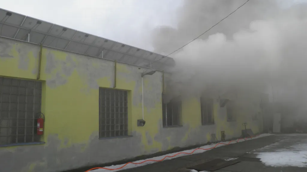 Požár výrobny nábytku v Čeložnicích