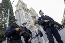 Dva muži podezřelí z kontaktu s útočníkem z Nice jsou ve vazbě