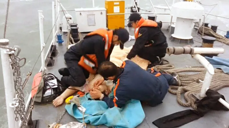 Záchranné práce po havárii trajektu