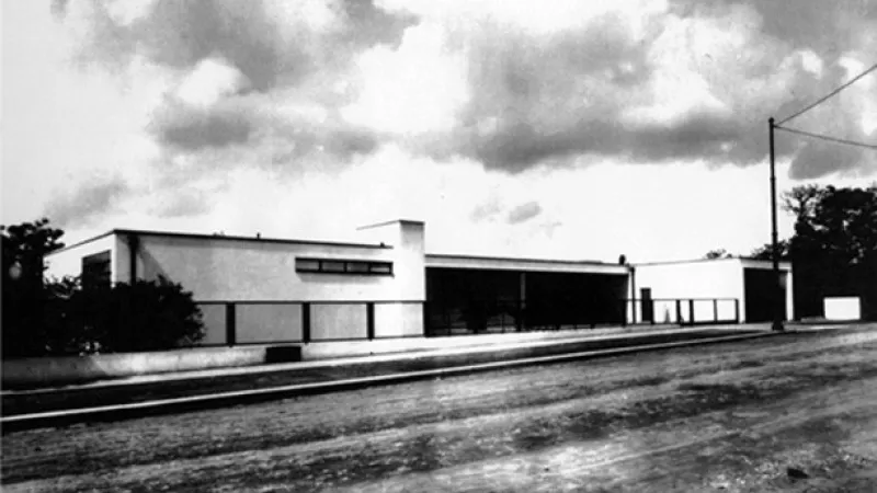 Dokončená stavba vily Tugendhat z uliční části