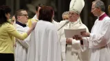 Papež křtí Češku Taťánu Čempelovou