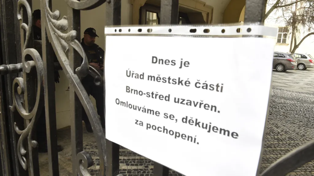 Uzavřená radnice ÚMČ Brno-střed (8. 3. 2019)