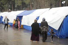 Tornádo v Turecku zdevastovalo stanový tábor pro oběti zemětřesení, zraněných jsou desítky