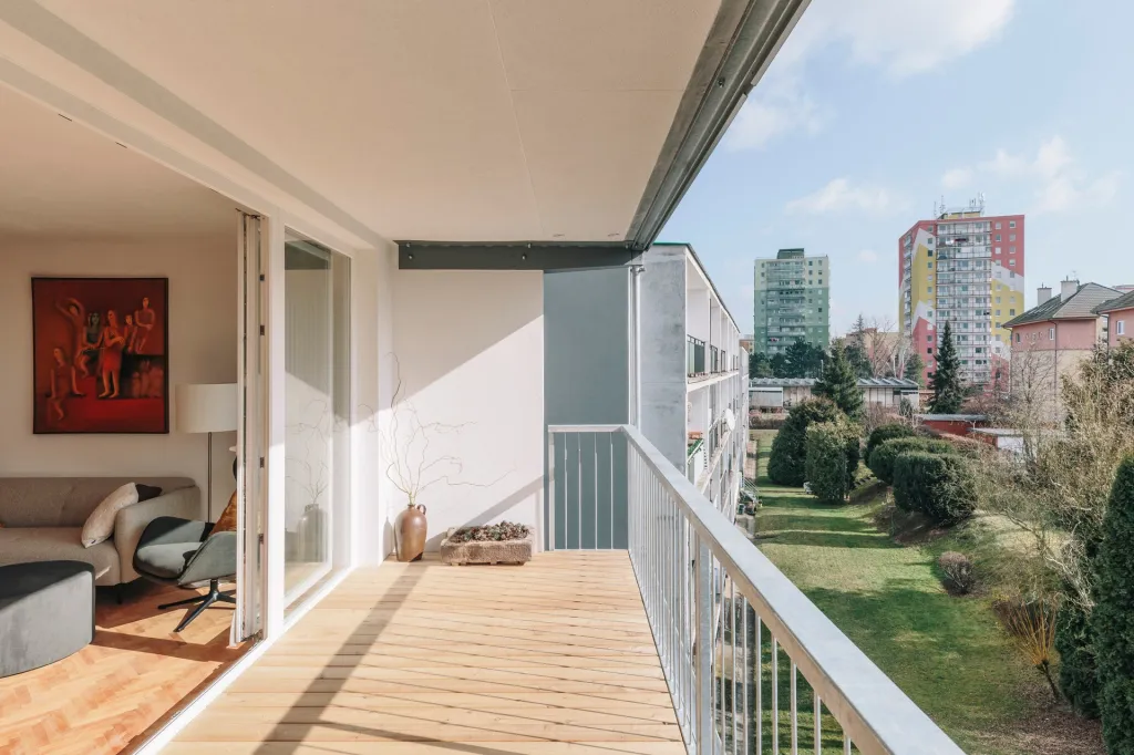 Na první pohled nenápadný projekt je kvalitním příkladem minimálního zásahu, který vytváří maximální užitnou hodnotu, stojí v hodnocení poroty