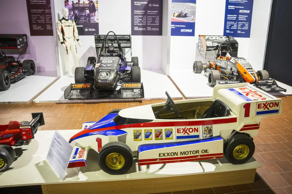 V Technickém muzeu Liberec začíná sezonní výstava Od šlapacího autíčka k formuli