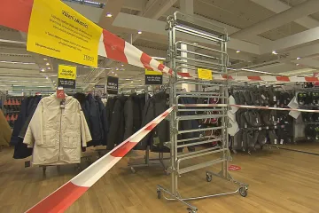 V úterý se otevřou papírnictví nebo obchody s dětským oblečením, avizoval Babiš