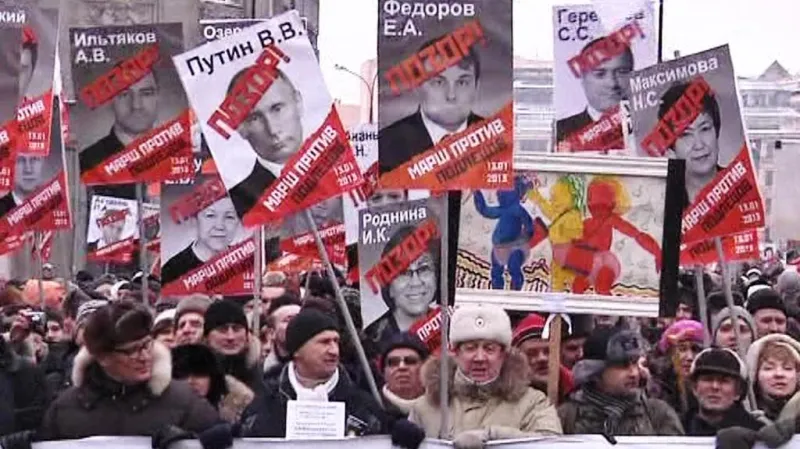 Demonstrace proti zákazu adopce dětí do USA