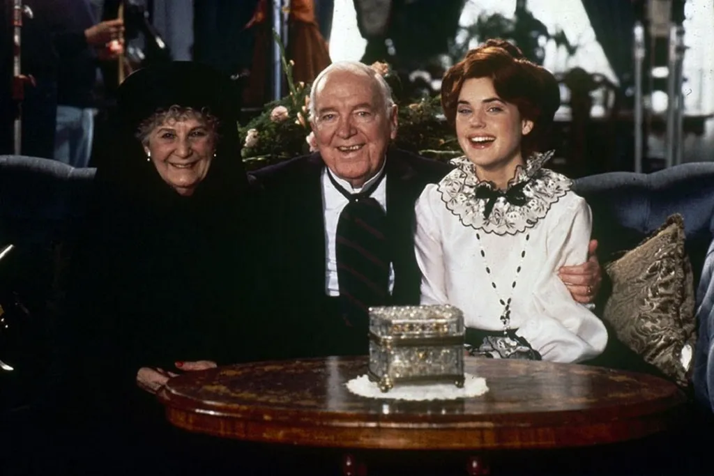 Ragtime (1981). Psychopatický vrah, rozvodové intriky, tvrdohlavý pianista a zběsilý čas nových přeměn na počátku dvacátého století. V malých rolích se ve filmu mihnou Jan Tříska a Pavel Landovský