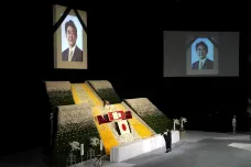 Japonsko se rozloučilo s expremiérem Abem. Státní pohřeb u mnohých vzbudil nevoli