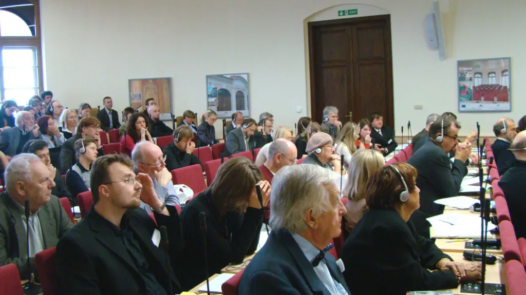 Účastníci konference Kafka a moc
