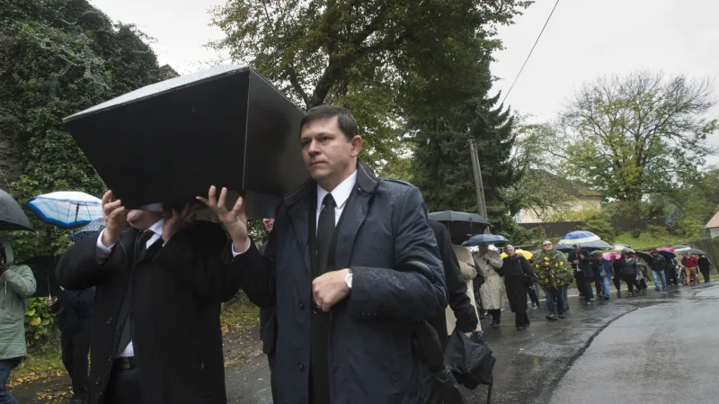 Symbolický pohřeb zavřené ordinace