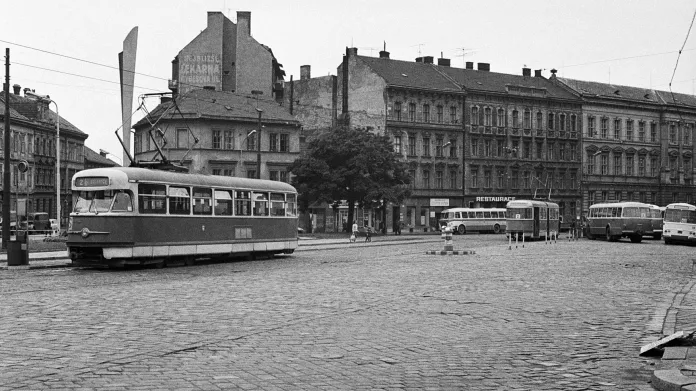 Tramvaje a trolejbusy v ulicích Brna v roce 1968