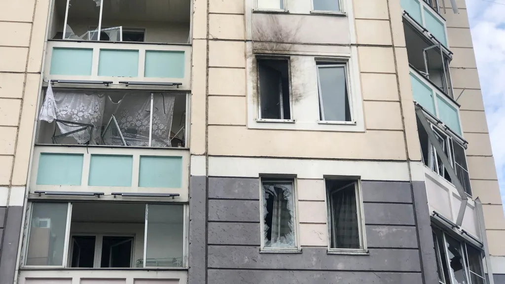 Následky dronového útoku na část Moskvy Zelenograd