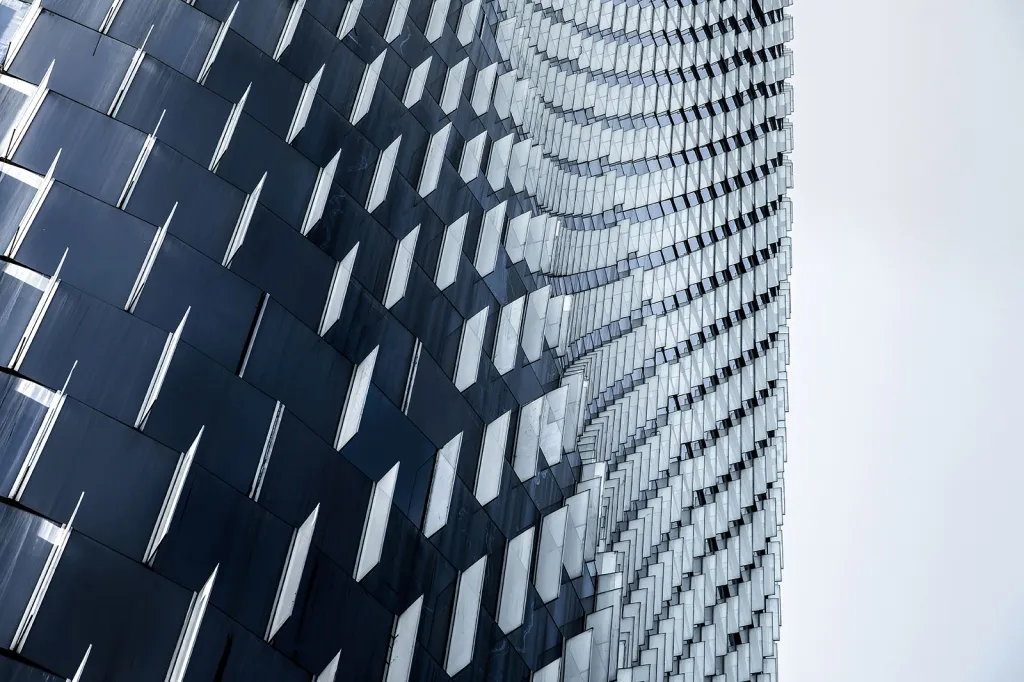 Mrakodrap Bank of China Tower v čínském městě Ningbo
