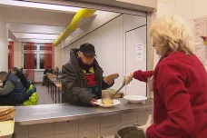 Pomocníci bezdomovcům se připravují na zimu. Lidé mohou přispět Nocleženkou
