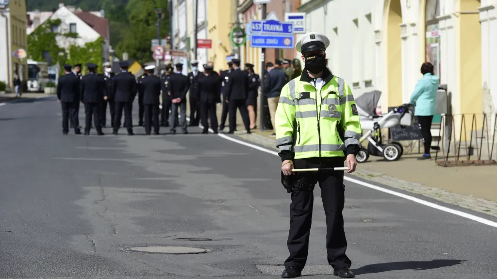 Do Javorníku se vrátili policisté