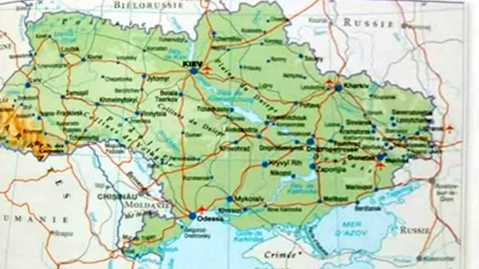 Krym jako součást Ruska v atlase vydavatelství Larousse