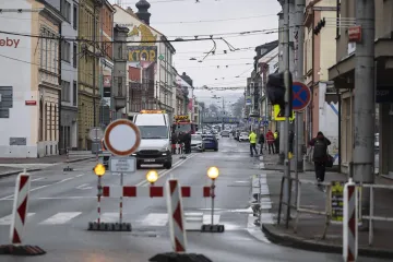 Část českobudějovické Rudolfovské třídy je uzavřená, řidiči tam přesto vjížděli