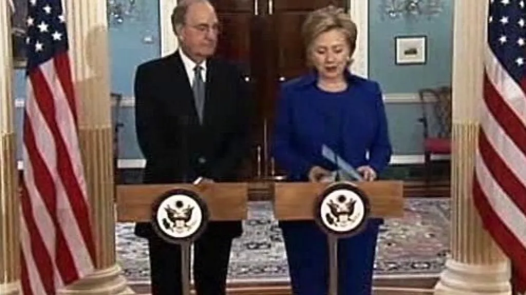 George Mitchell a Hillary Clintonová