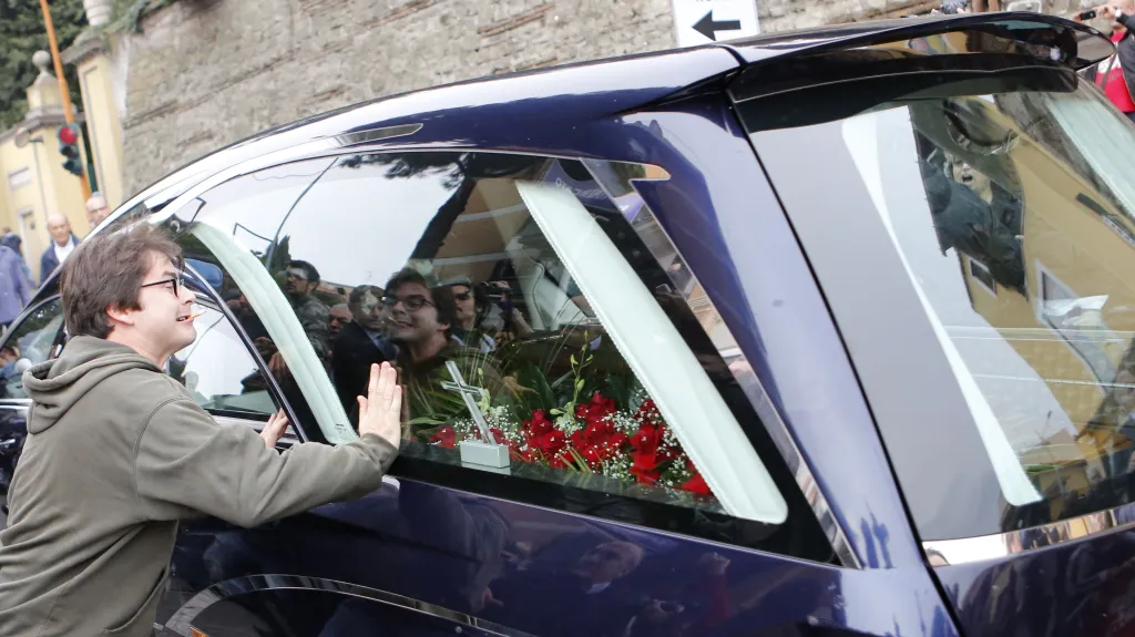 Priebkeho pohřeb byl kvůli protestům zrušen