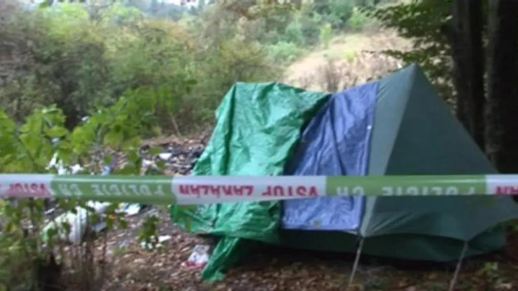 Místo, kde mladíci zapálili stan s bezdomovci