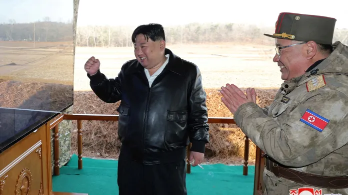 Kim Čong-un se zúčastnil cvičení dělostřeleckých jednotek