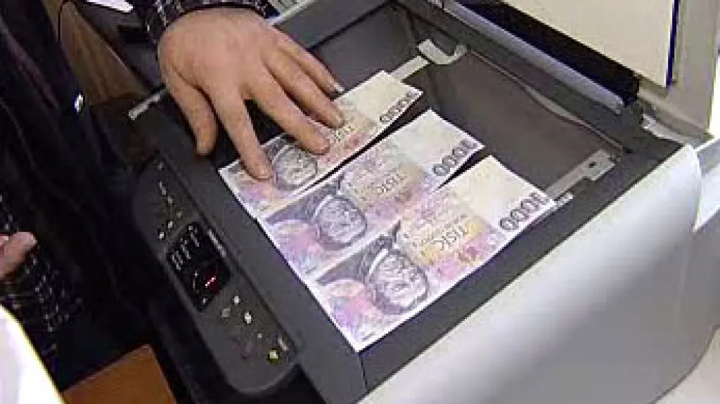 Padělání bankovek