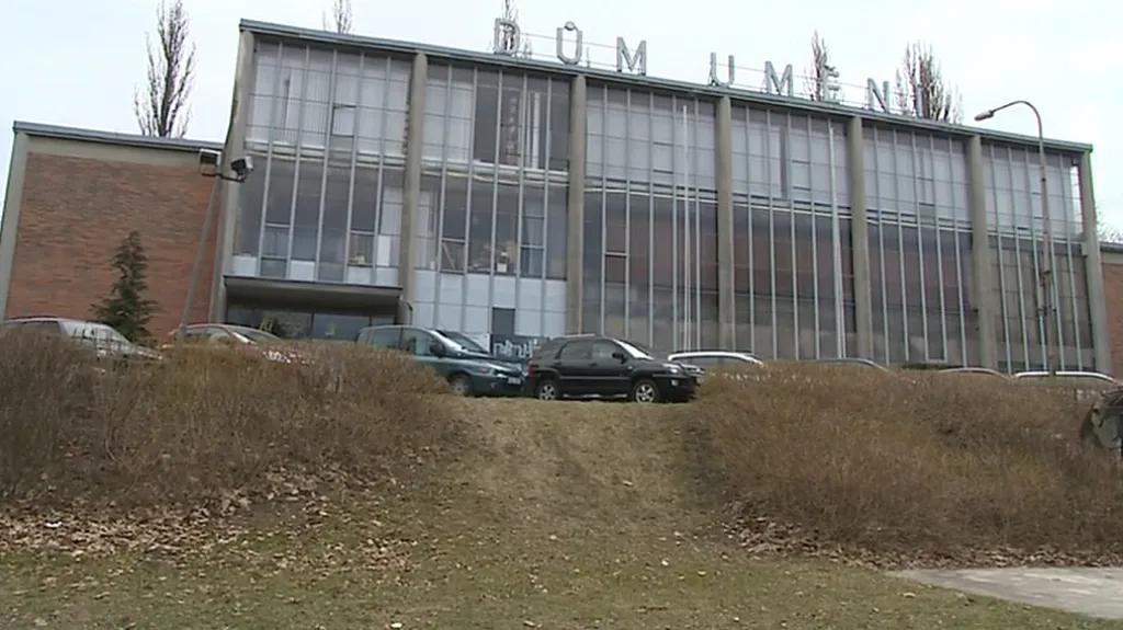 Dům umění ve Zlíně zohyzdily socialistické přístavby