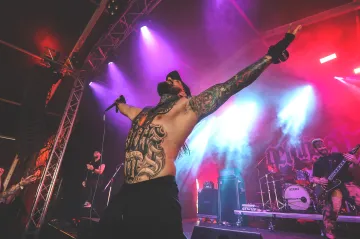 Na Mighty Sounds se tančilo v rytmu reggae i punku. Dorazili i Bad Religion nebo The Hives