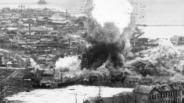 Bombardování logistických skladů v severokorejském Wonsanu v roce 1951