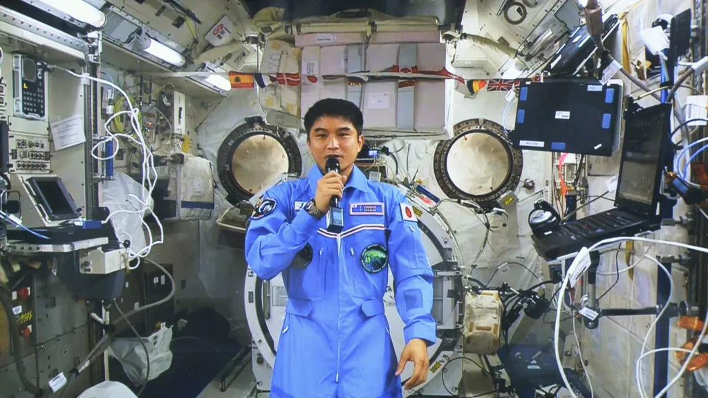 S kosmonautem budou děti hovořit deset minut