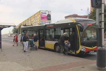 Řidič autobusu v Mostě skončil po napadení v bezvědomí. Případ prošetřuje policie