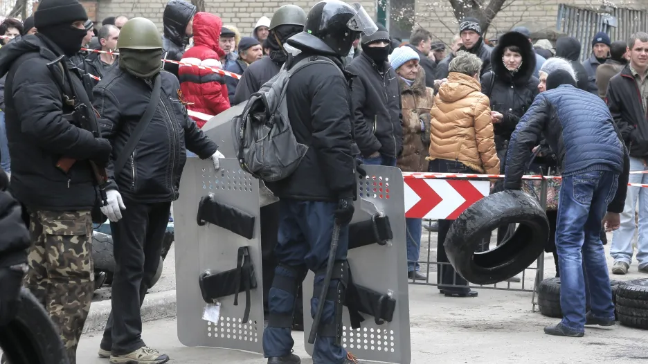 Proruští aktivisté obsadili v Slavjansku policejní stanici