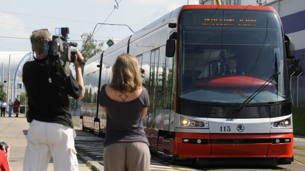 Tramvaj 15T poprvé v Praze