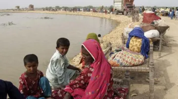 Pákistánci utíkají před velkou vodou