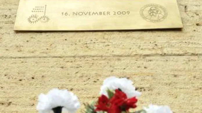 Pamětní deska k bratislavské demonstraci 16.11.1989