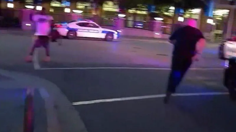 Původně poklidný protest v Dallasu přerušila střelba