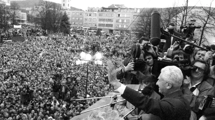 Tomáš Baťa zdraví obyvatele Zlína (prosinec 1989)