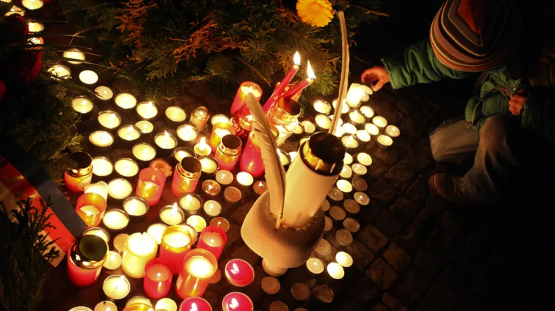 Pieta za Jana Palacha před Filozofickou fakultou