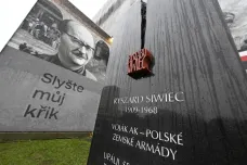 „Slyšte můj křik.“ Před 55 lety se na protest proti okupaci Československa upálil Polák Siwiec