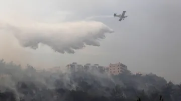 Lesní požár ohrožuje vesnice jižně od libanonské metropole
