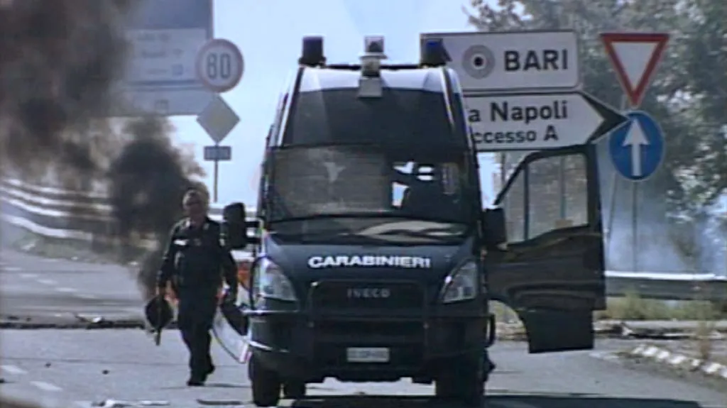 Střety mezi policií a imigranty v italském Bari